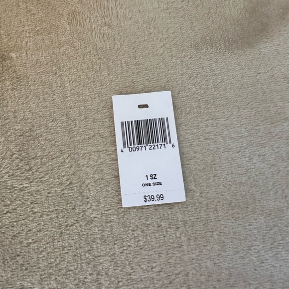 Reversible Disneyland bucket hat. White with pastel printed design. - Picture 5 of 6